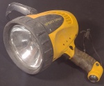 Luz de Alimentação;Modelo Power on Board;12V;Sport Spot;Bom Estado Conservado;Apoio para Mãos e Alça;Dimensões:23cm Comprimento;33cm Atura;Diametro do Refletor16cm;Olhem as Fotos!