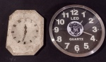 2 Relógios de Parede;Material Metal;Granito e Polimero;Funcionamento a Pilhas;Bom Estado;Dimensões:Ambos com Aproximadamente 27cm Comprimento;Olhem as Fotos!