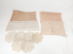 Lote de 10 talhinhas em Crochê diversos tamanhos Medida: 33 cm x 41 cm e menor 12 cm
