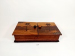Caixa de costura com  divisorias  madeira machetada Medida: 38cm 20cmx10cm