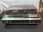Antigo rádio vitrola National Panasonic modelo SG-1050A, alimentação 110/220V, potência 35W. medindo: 20 x 50 x 38cm, sem funcionamento aparente.