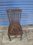 Antiga cadeira em madeira nobre anos 50 medindo: 83,5cm de altura, 38cm de largura e 39,5cm de profundidade.