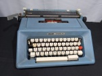 Máquina escrever Olivetti Studio 46 - med. 40x40cm