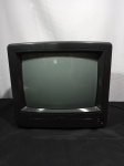 Antigo televisor 14 polegadas BROKSONIC, medindo: 33,5cm de altura, 36cm frente e 37cm de profundidade, aparelho esta ligando.