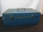 Antiga caixa em madeira com patina azul, 36,5 de frente: 14,5 de altura e 24cm de profundidade
