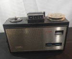 Antigo Rádio gravador PHILIPS 4200 medindo: 27cm de frente, 16,5cm de altura, não testado