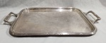 METAL PRATEADO, uma (1) bandeja retangular, padrão Império Francês com ornamentação da borda e alças relevada em frisos intercalados por X, manufatura FRACALANZA (tradição desde 1884), medindo 49 x 37,5 cm.