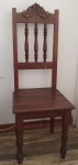 Belíssima cadeira ricamente trabalhada confeccionada em madeira nobre medidas: 0,45x0,45x0,86