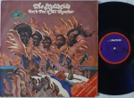 The Stylistics  Let's Put It All Together LP Brasil 1974 Soul estado regular. LP edição Brasileira AVCO 70s. Capa em bom estado com amassos. Disco em estado regular com riscos medios e superficiais.