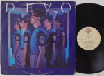 Devo - New Traditionalists LP Brasil 1981 New Wave, Synth-pop Muito bom estado. LP edição Brasileira 80's Warner Bros. Capa em bom estado. com desgastes nas bordas, na frente e contracapa e etiqueta de loja na contracapa. Disco em muito bom estado.