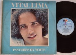 Vital Lima  Pastores Da Noite LP 1978 Folk MPB Cesar Camargo Mariano Muito bom estado. LP Tapecar 70's. Arranjos : Cesar Camargo Mariano. participações : Bebeto ( samba Trio ), Tuti Moreno, Meirelles e Marcio Montarroyos. Capa em bom estado com manchas amareladas e autógrafo de Vital Lima na contracapa. Disco em muito bom estado.