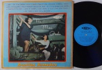 Brazilian Serenaders  Na Mini Onda LP 60's Mono Jazz Bossa Muito bom  estado.  LP pelo pequeno selo Big 60's. Capa em bom estado , com amassos na parte superior. disco em muito bom estado.