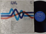 Zimbo Trio  F.M. Stereo LP 1974. Jazz Bossa Bom Estado. LP Gravadora Phillips 70's. Capa em estado regular, com manchas acentuadas. Disco em bom estado, com ricos superficiais.