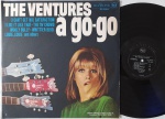 The Ventures  À Go-Go LP Brasil 1965 Mono Surf Rock Muito bom estado. LP ediçao Brasileira 60's Mono RCA. Capa em muito bom estado , com marcas de caneta na contracapa. Disco em muito bom estado , com discretos riscos superficiais.