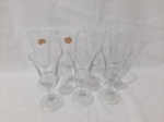 Jogo de 7 taças em demicristal lapidado, sendo 4 de vinho tinto (18cm) e 3 de vinho branco (15,5cm).