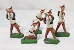 Raridade - Cinco marinheiros em chumbo pintados à mão,  medindo de 3cm a 4,5cm.