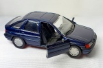 Colecionismo- Miniatura Alemã de um FORD ESCORT azul, em metal com detalhes em plástico,  pneus em plástico,  portas e porta malas abrem, medindo 9cm