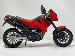 Colecionismo- Miniatura de moto, Reprodução fiel do modeloKTM 640 DUKE II.- Peças cuidada nos mínimos detalhes, com um realismo excepcional e ótimo acabamento, do assento às rodas;-Peças funcionais, como suspensão traseira, guidão e descanso lateral;pneus emborrachados, medidas 11cmX5cmX7cm.