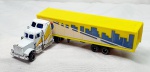 Colecionismo  - Miniatura de caminhão Truck amarelo e branco , em metal e caçamba em  plástico,  a porta da caçamba abre, medindo 3,5cm de altura por 17cm de comprimento.