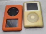 Par de antigos IPODs, 20GBe 30GB, com case de silicone,  sem carregador, acompanha um fone, não testado,  vendido no estado.