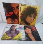 Quatro antigos LPS de famosas cantoras, sendo Maria Bethania 1978, Fafá de Belém 1988, Rosana 1989, e Joana 1981.