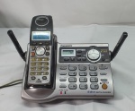 Telefone sem fio  Panasonic 5.8GHz Digital Gigarange, duas antenas, com secretária eletrônica, conferência, o fone está com a antena quebrada, vendido no estado.