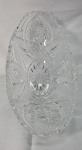 Cristal  - Centro de mesa, naveta em pesado cristal com riquíssima lapidação,  medindo 11,5cm de altura,  17cm de largura por 32cm de comprimento.