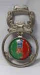 Abridor de garrafa em metal português original,  com imagem de Portugal de um lado e a bandeira do outro, medindo 9cmX5,5cm.