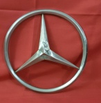 Antigo emblema da Mercedes-Benz, para colecionador, vendida no estado,medindo 26cm de diâmetro.