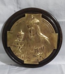 Antiga Imagem de Nossa Senhora em pesado metal dourado com base em madeira , dedicada a Padre Domingo , medindo 26cm de circunferência