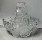 Cristal- Belíssima cesta em cristal Tcheco com riquíssima lapidação  medindo 14cm de altura, 10cm de profundidade por 15cm de comprimento.