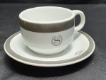 Xícaras de chá em porcelana branca da marca Polovi Germer, resistente ao micro-ondas.