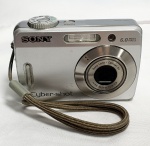Antiga máquina fotográfica Sony DSC S500, não testada, vendida no estado. Não acompanha cartão de memória nem bateria.