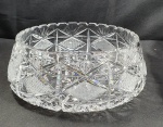 Cristal- Bowl centro de mesa em cristal Tcheco com riquíssima lapidação,  medindo 10cm de altura por 24cm de diâmetro maior.