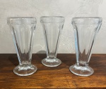 Três taças para milkshake - altura 20 cm