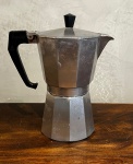 Cafeteira italiana de metal faltando a borracha de vedação - altura 20 cm