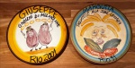 Pratos de cerâmica da Boa Lembrança pintados a mão, sendo um do Giuseppe Rio 2001 e um do Margutta Rio 99 - Diâmetro: 27 cm