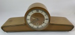 Relógio de móvel da marca "Silco", caixa em madeira. Alt: 21 cm. Comp: 53 cm. O vidro está solto. Não foi testado.