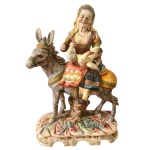 Escultura Capodimonte, representando uma senhora montada em um burro - 36 cm de altura.