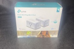 Kit de tomadas inteligentes Plug-in 2 peças - TP-LinkControla a iluminação e outros aparelhos como ar-condicionado, de qualquer lugar com o Kasa Smart Wi-Fi Plug mini. Obedece comandos de voz com o Amazon Alexa, o Google Assistant ou o Microsoft Cortana.Design compacto - não bloqueia a outra tomada de parede.