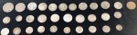Lote contendo 1 moeda de 5000 mil réis de 1936 em prata de lei com a figura de Santos Dummont - 10 moedas de 100 Reis, uma de 1928/ uma de 1933/ uma de 1936/ três de 1937/ três de 1938/ uma de 1940 - 15 moedas de 200 Reis, uma de 1889/ uma de 1931/ duas de 1935/ uma de 1936/ três de 1937/ quatro de 1938/ uma de 1940/ e duas da república dos Estados Unidos/Brasil sem ano - 2 moedas de 300 Reis de 1936/1938 - 1 moeda de 400 Reis de 1920 - 2 moedas de 2000 mil réis de 1928/1929 - 1 moeda de dois Cruzeiros de 1949
