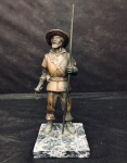 Escultura - Bandeirante de bronze. Altura: 22 cm - Obs: a espada está quebrada
