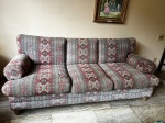 Um Sofa Médio para três lugares - Com 210 Cm De Profundida - 90 De Largura - 90 De Altura - Obs: marcas do tempo - RETIRADA ALTO DA BOA VISTA