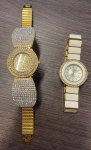 Dois relógios femininos - uma da marca AK (3,5 cm D)  e outro da marca YAQIN (3,3 cm D)  - Não testado