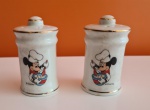 Pimenteiro e saleiro de porcelana da Disney.