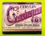 Quadro de madeira - Fundo Eucatex - Com imagens representando propaganda antiga cerveja Cachopa - Companhia Cervejaria Moravia - Medida do quadro: 24,2 x 19,3 x 2,9 cm. Obs: Possui desgaste. Conforme fotos.