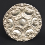 Medalhão para parede D JOÃO V em metal espessurado à prata ótimo estado de conservação. Medida: 44,5cm de diâmetro.