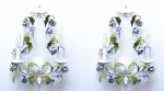 Maravilhoso par de arandelas para 2 lâmpadas com decoração floral em relevo de porcelana e estrutura em metal. Medida: 39cm de altura x 34cm de comprimento x 15cm de profundidade.
