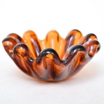 Bowl em murano na cor âmbar. Medida: 6cm x 13cm.