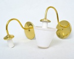 Par de luminárias (arandelas) em metal dourado para 1 lâmpada, acompanha cúpula. Medida : Obs: Uma está sem a cúpula. Medida: 22cm x 12cm x 16cm.